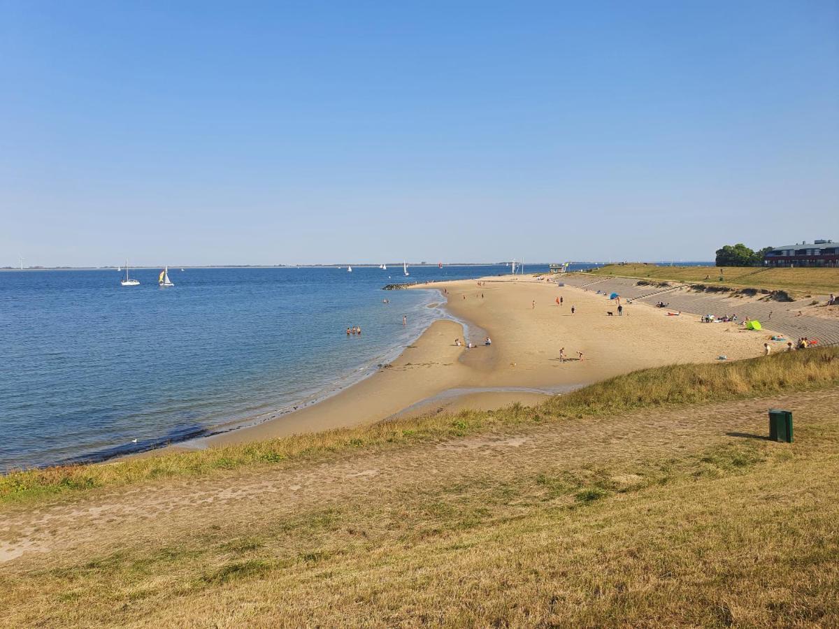 Vakantiehuis Op Villapark Oesterbaai Aan Zee , Met Speeltuin Grenzend Aan De Tuin Wemeldinge Exterior foto